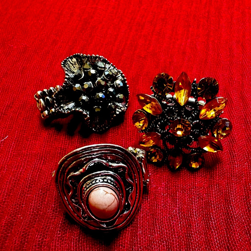 3 stretch rings.